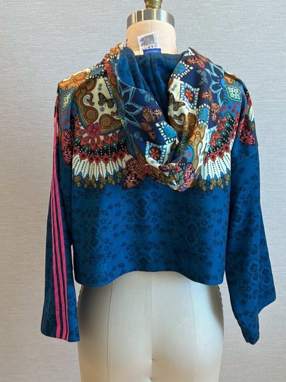 Adidas Originals Butterfly Paisley Crop Hoodie S Blue Pink